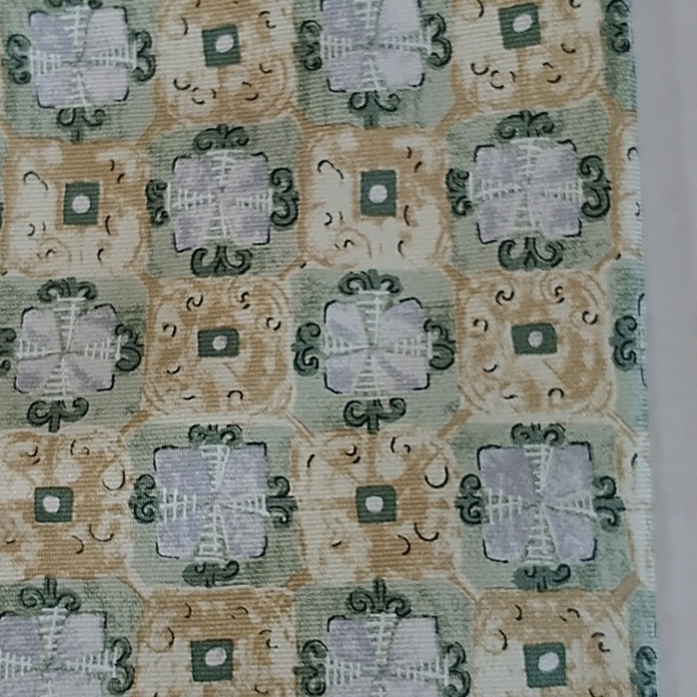 The Metropolitan Museum of Art 100% Imported Silk Tie Green/Tan Shades of Color - Picture 3 of 7